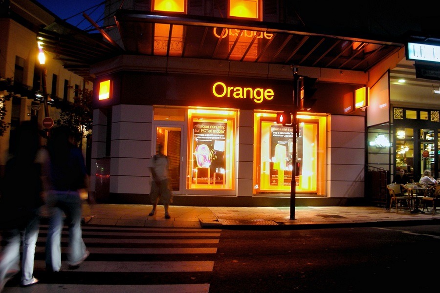 Orange reaktywuje usługę przelewu SMS-em