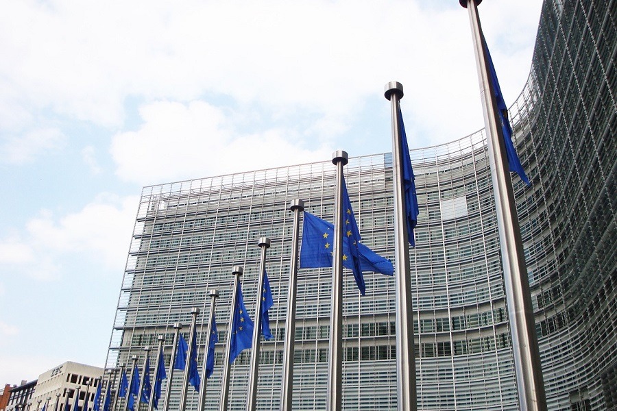 Komisja Europejska wprowadzi limit transmisji danych w roamingu?