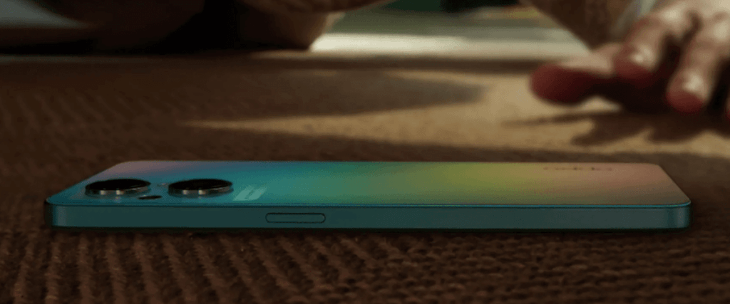 zdjęcie telefonu komórkowego marki OPPO leżącego na ekranie dotykowym