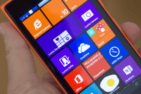 zdjęcie przedstawiające smartfona z systemem operacyjnym Windows Phone
