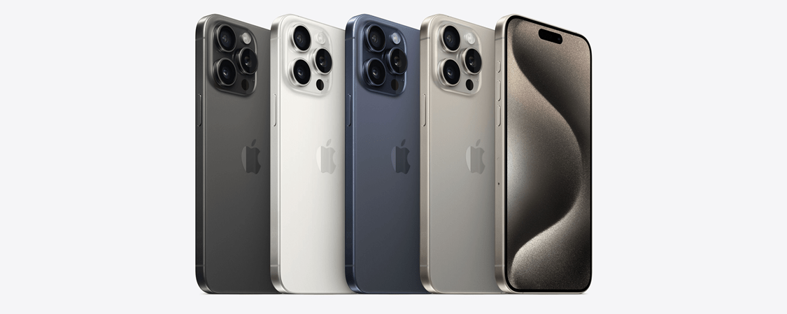 zdjęcie przedstawiające telefon iPhone 15 Pro w różnych kolorach obudowy
