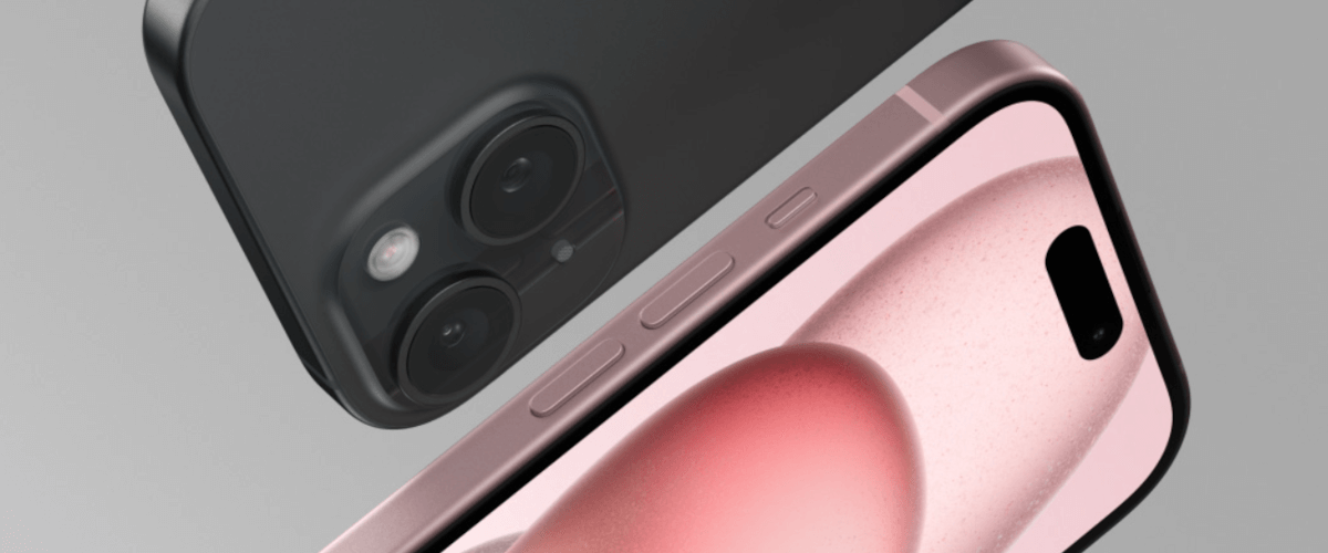 grafika firmy Apple przedstawiająca telefon iPhone 15 w kolorze czarnym oraz różowym