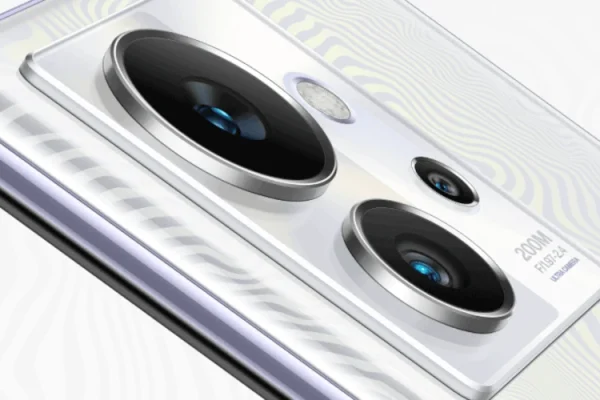 grafika przedstawiająca smartfona Infinix Zero Ultra w srebrnym kolorze