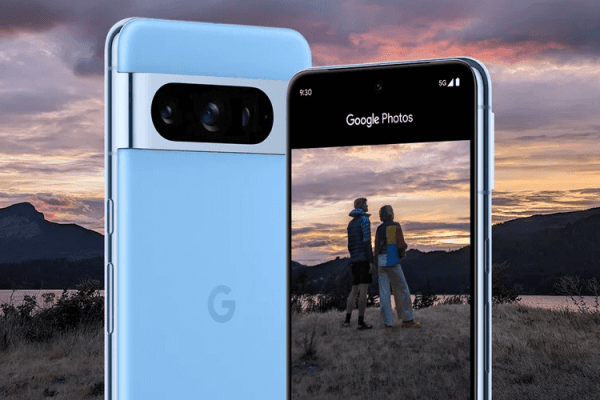 Grafika smartfona Google Pixel 8 w kolorze błękitnym