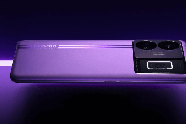 Grafika przedstawiająca smartfon realme GT Neo 5 w kolorze fioletowym