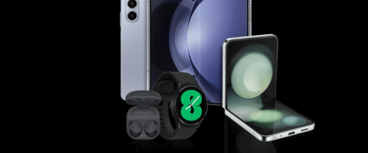 grafika przedstawiająca smartfony ze składanym ekranem Samsung Galaxy Z Fold5, Galaxy Z Flip5, a także zegarek Galaxy Watch 4 i bezprzewodowe słuchawki Galaxy Buds2 Pro