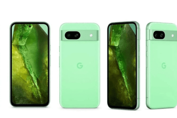 Grafika przedstawiająca dokładne rendery smartfona Google Pixel 8a w zielonej wersji kolorystycznej
