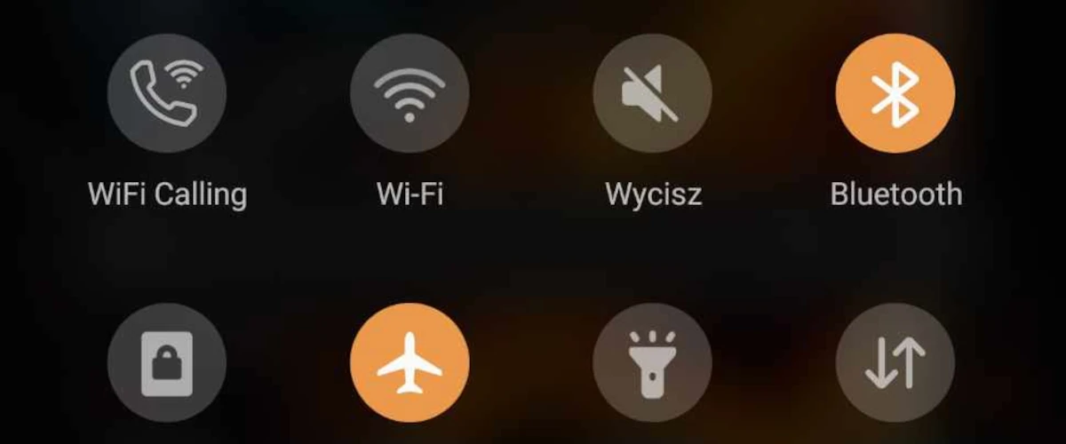 zrzut z ekranu smartfona z Androidem z włączonym Bluetoothem i trybem samolotowym
