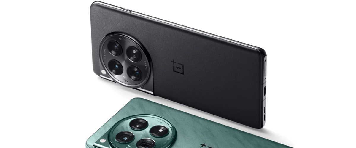 Fotografia przedstawiająca model OnePlus 12 w dwóch wersjach kolorystycznych