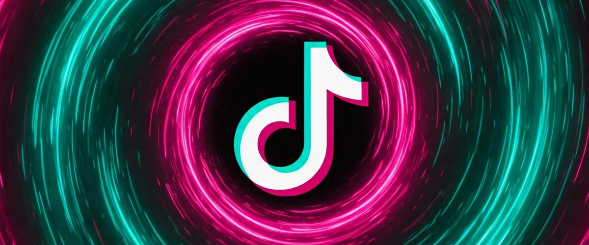 grafika przedstawiająca logo Tik Toka w różowo zielonym wirze