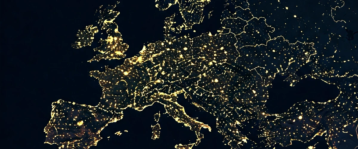 grafika przedstawiająca Europę nocą z przestrzeni kosmicznej