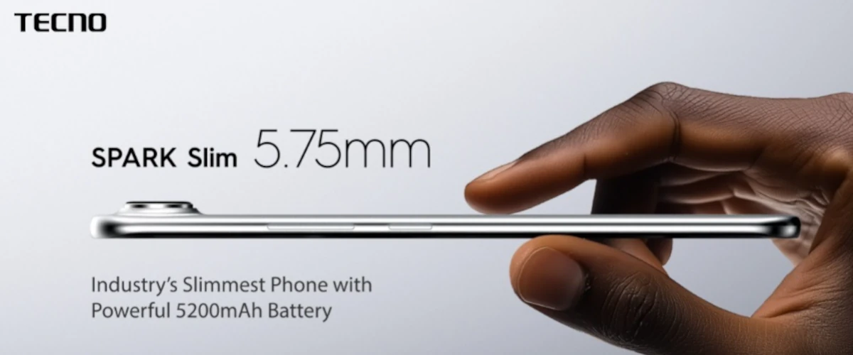grafika przedstawiająca najcieńszy smartfon świata Tecno Spark Slim trzymany paroma palcami