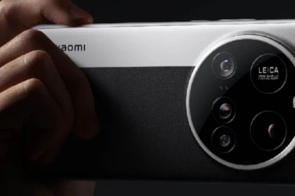 grafika przedstawiająca smartfona Xiaomi 15 Ultra