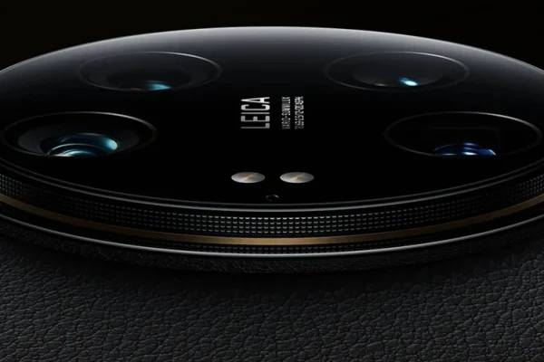 Grafika przedstawiająca możliwy wygląd smartfona Xiaomi 15 Ultra