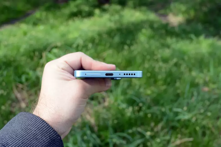 zdjęcie przedstawiające smartfona Xiaomi Redmi Note 13 4G