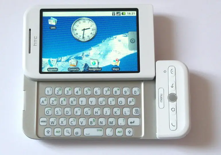 grafika przedstawiająca smartfona HTC Dream (Era G1)