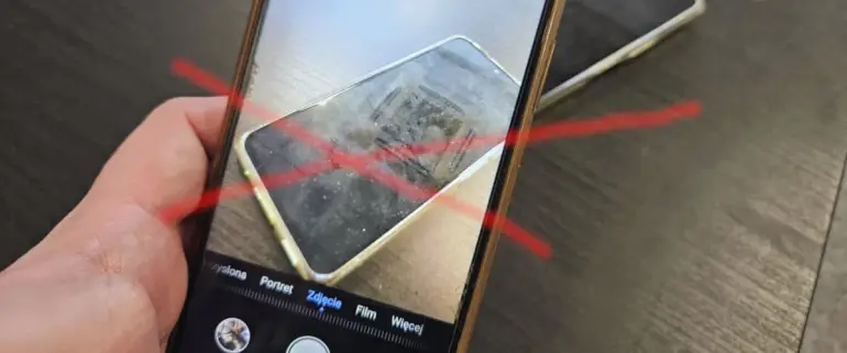 grafika przedstawiająca robienie zdjęcia leżącego smartfona przeznaczonego do sprzedaży