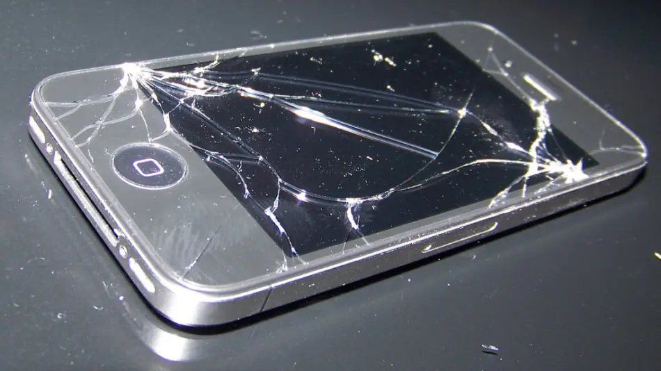 zniszczony telefon