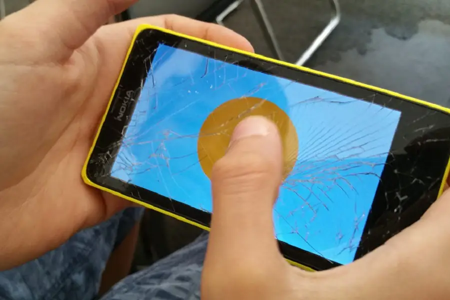 InvisibleShield Glass+ ochroni wyświetlacz przed uszkodzeniem