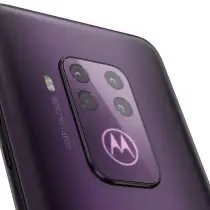 Motorola One Zoom na renderach