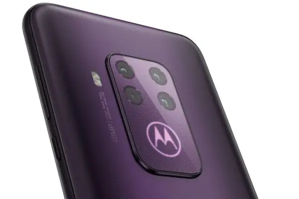 Motorola One Zoom