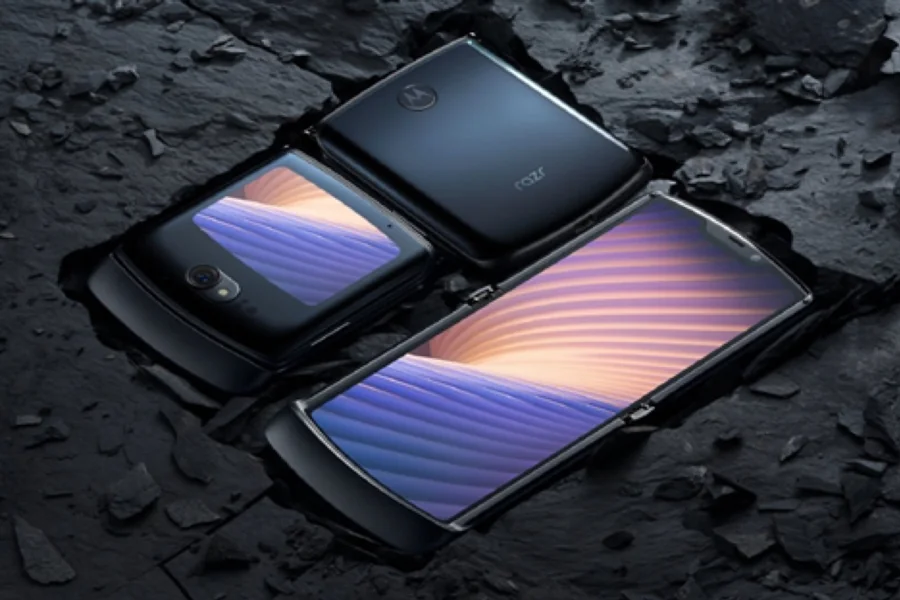 grafika przedstawiająca smartfona Motorola Razr series