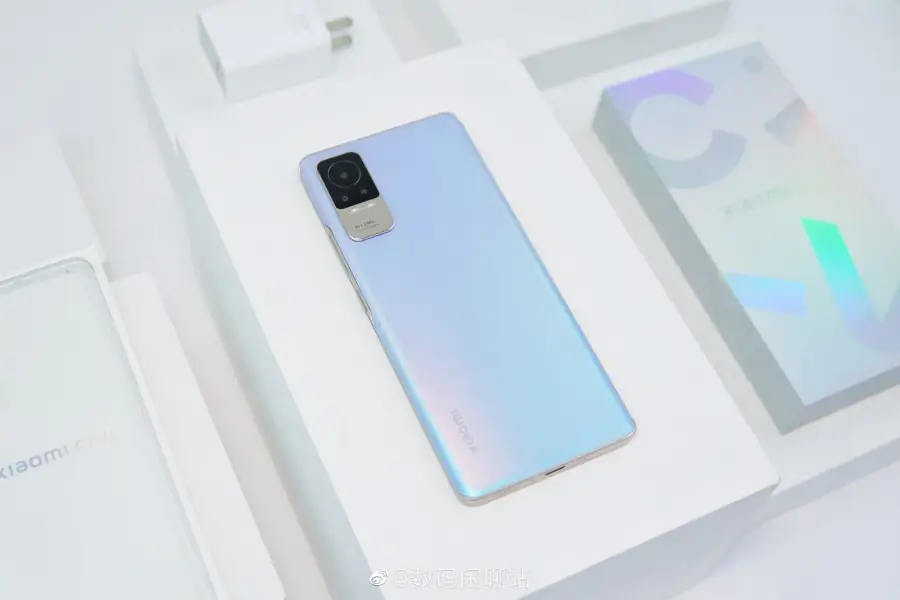 grafika przedstawiająca smartfona Xiaomi Civi