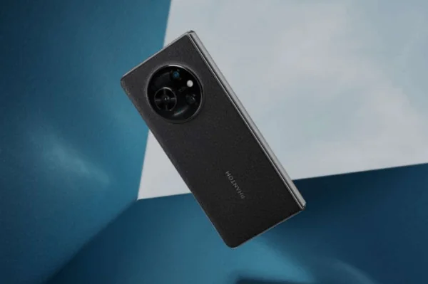 Tecno Phantom V Fold premiera