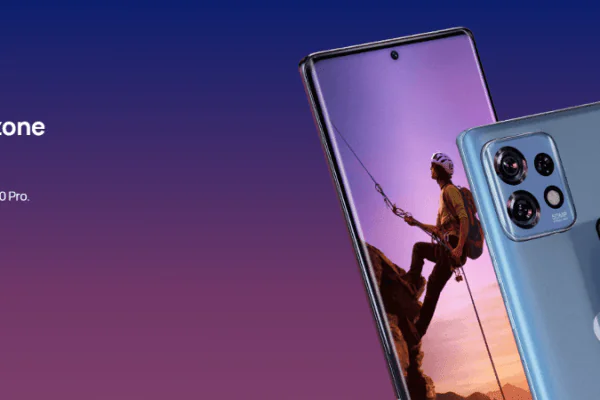 grafika przedstawiająca telefon Motorola Edge 40 Pro w sieci Play