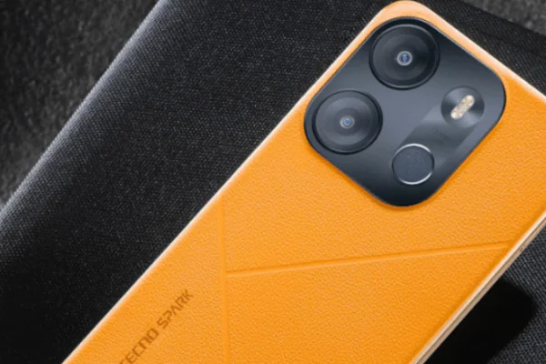 grafika przedstawiająca smartfona Tecno Skin Orange (nowy kolor)