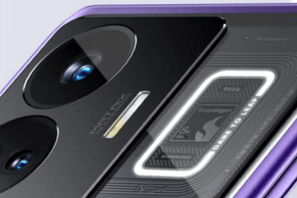 grafika przedstawiająca smartfona realme GT Neo5 Pro szybkie ładowanie
