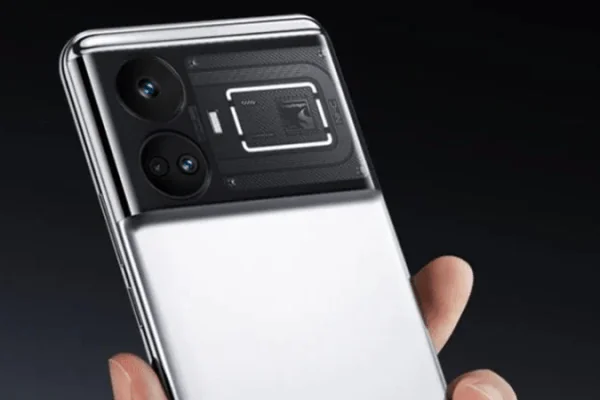 grafika przedstawiająca smartfona realme GT 5 oficial