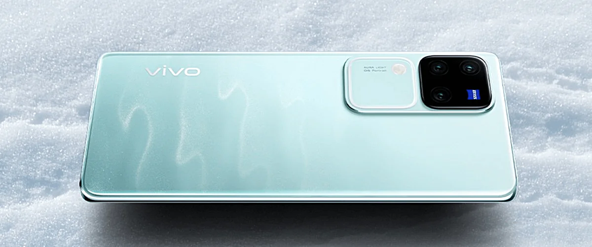 Fotografia przedstawiająca model vivo V30 Pro w morskim kolorze