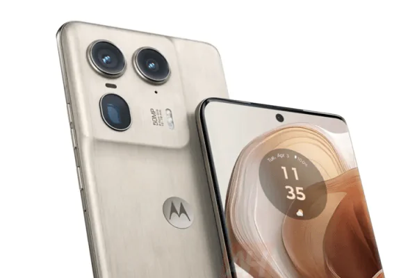 Grafika przedstawiająca prawdopodobny wygląd smartfona Motorola Edge 50 Ultra