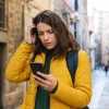 Telefon nie łączy się z internetem za granicą – dlaczego tak może być?