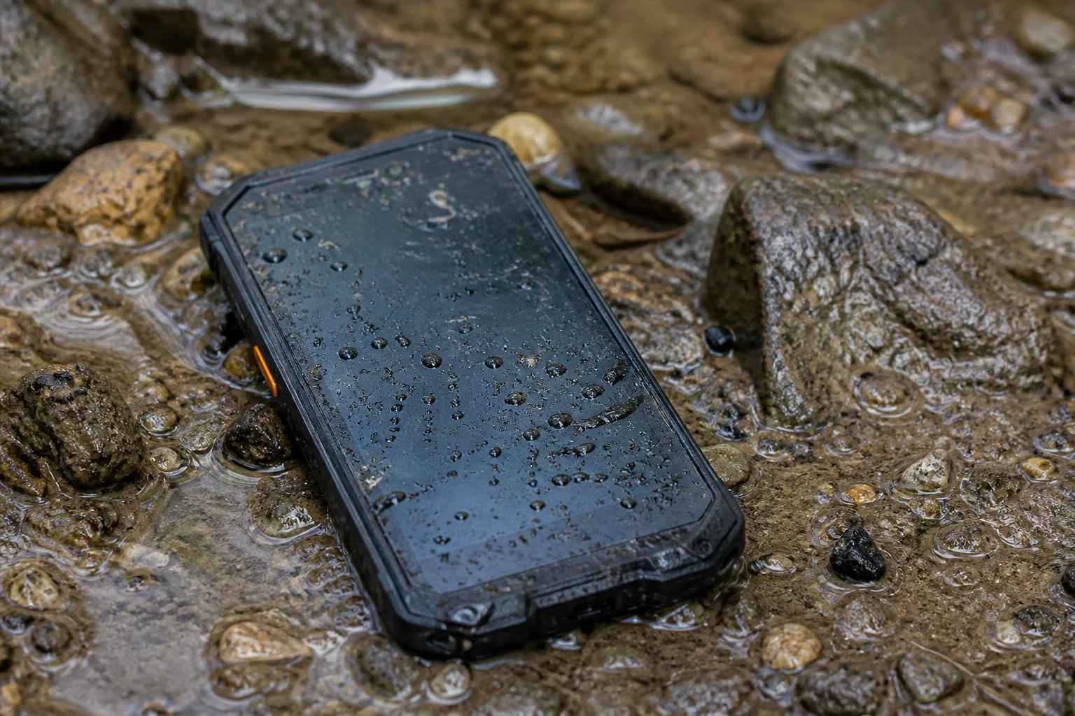 15 najbardziej wytrzymałych i pancernych telefonów w {year} roku