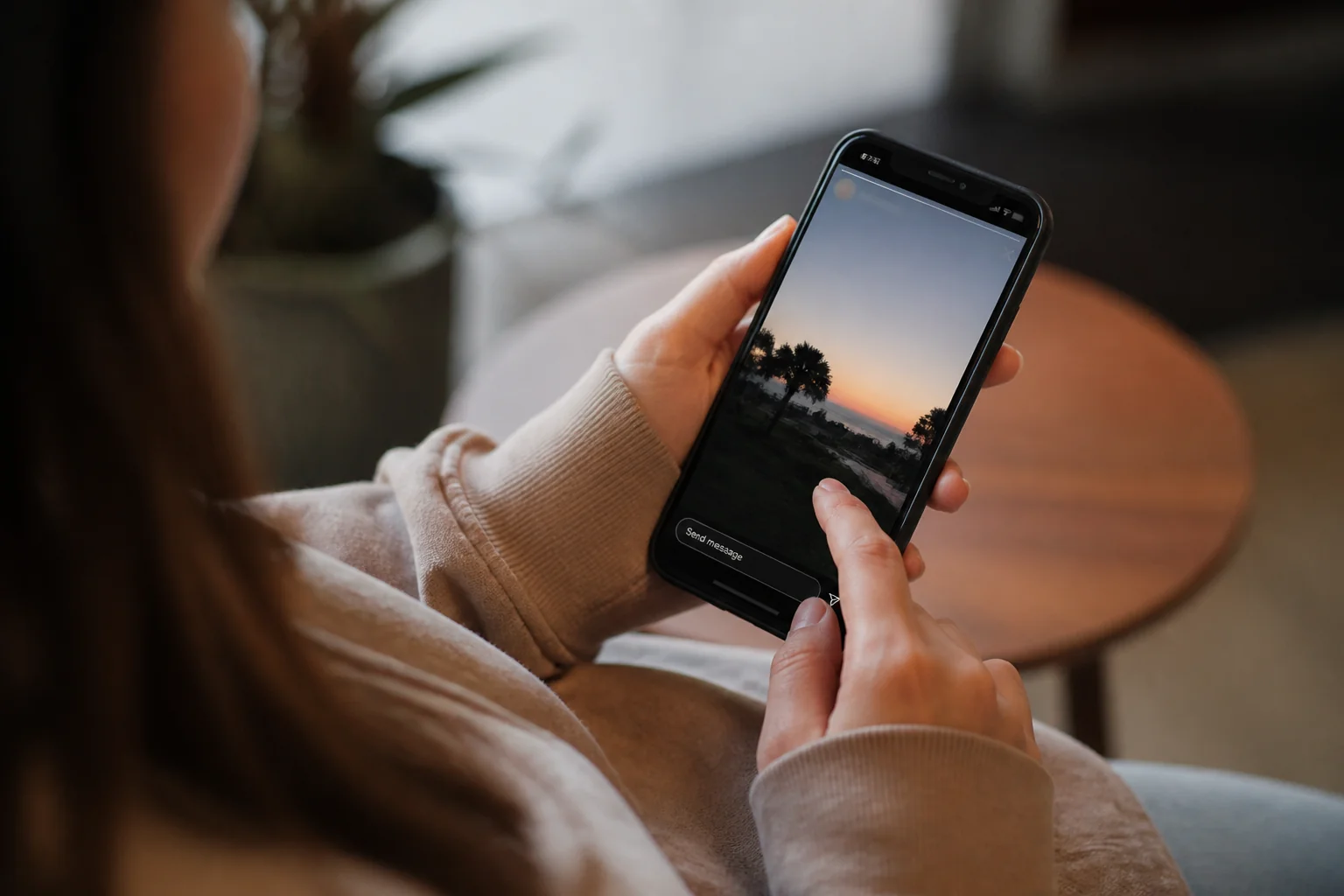Jak udostępnić czyjąś relację na Instagramie?