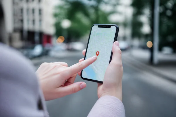 Jak wysłać pinezkę Google Maps drugiej osobie? To nic trudnego!