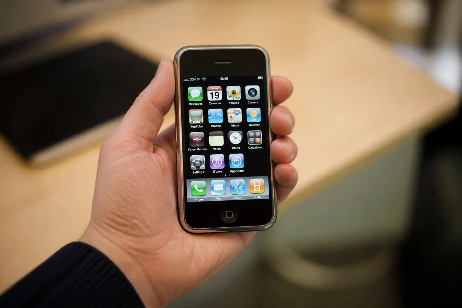 Pierwszy iPhone na rynku. Telefon, który zmienił cały świat